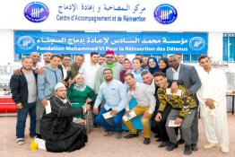 Image du Maroc Professionnelle de  Sa Majesté le Roi Mohammed VI pose pour une photo souvenir après avoir présidé le lancement du Programme national d'appui aux micro-projets et à l’auto-emploi des ex-détenus à Casablanca  le 27 Mai 2019, le 27 Mai 2019 (Photo/ SPPR) via Jalilbounhar.com 